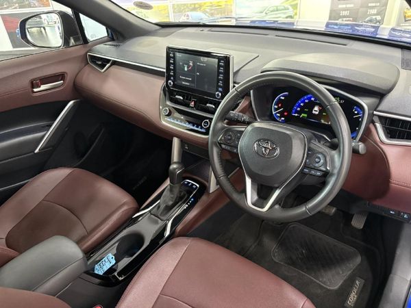 2024-Toyota-Corolla-Cross-18-XR-Hybrid image:2