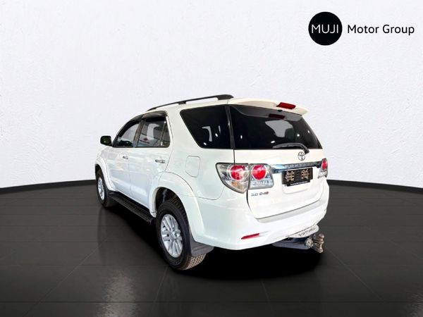 2015-Toyota-Fortuner-30-D-4D-Raised-Body-Auto image:1