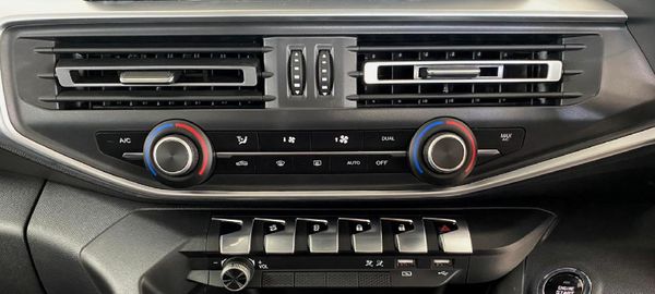 2026-Peugeot-Landtrek-19D-Allure-Double-Cab-Auto image:15