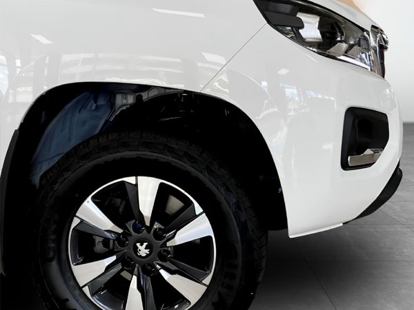 2026-Peugeot-Landtrek-19D-Allure-Double-Cab-Auto image:4