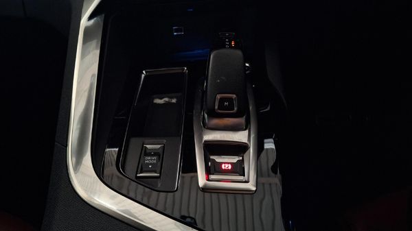 2021-Peugeot-3008-16T-GT-Auto image:17