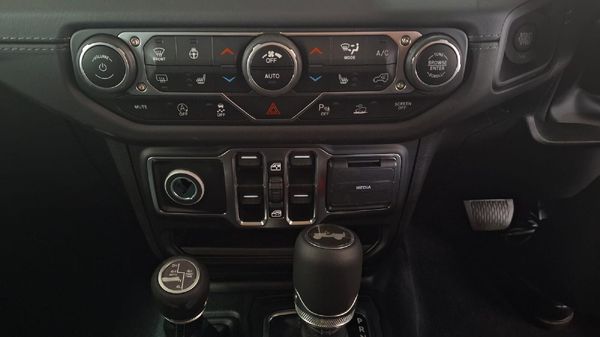 2025-Jeep-Wrangler-Sahara-20T-Auto-4-Door image:12