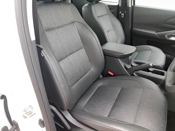 2026-Peugeot-Landtrek-19D-Allure-Double-Cab-Auto image:16
