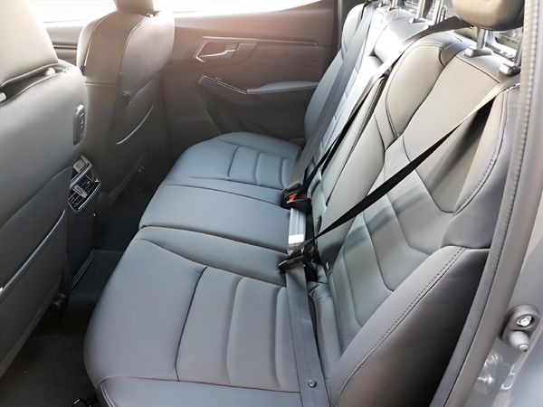 2026-Isuzu-D-Max-30-DDI-V-Cross-4x4-Auto-Double-Cab image:11