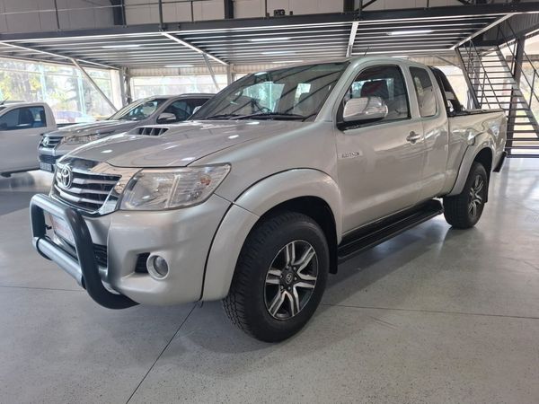 2013-Toyota-Hilux-30-D-4D-Raider-Xtra-Cab image:3