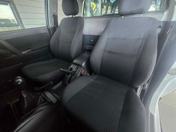 2009-Isuzu-KB-250D-Teq-Extended-cab-LE image:5