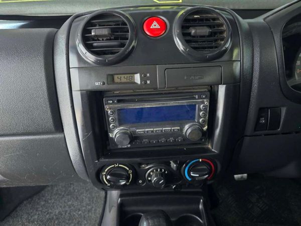 2009-Isuzu-KB-250D-Teq-Extended-cab-LE image:7