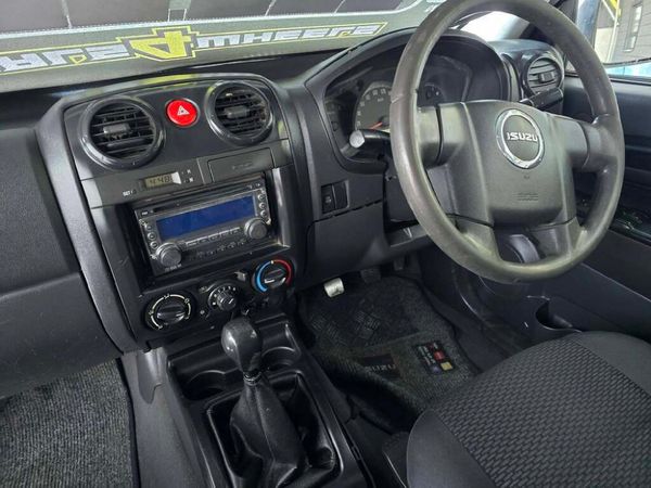 2009-Isuzu-KB-250D-Teq-Extended-cab-LE image:8