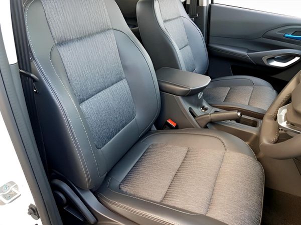 2026-Peugeot-Landtrek-19D-Active-Double-Cab-4x4 image:10
