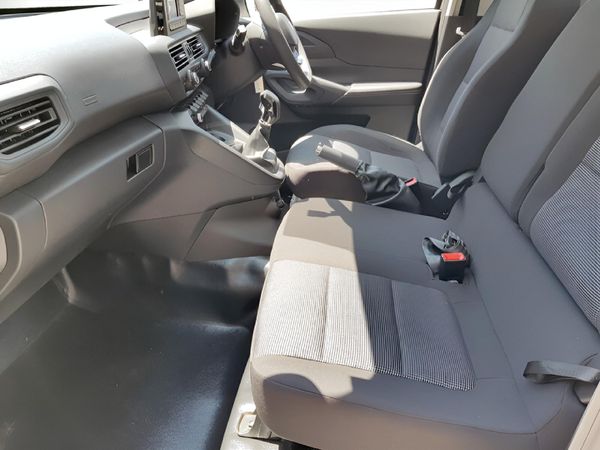 2026-Peugeot-Landtrek-19D-Professional-Single-Cab image:15