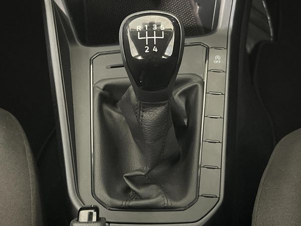 2025-Volkswagen-Polo-10-TSI image:10