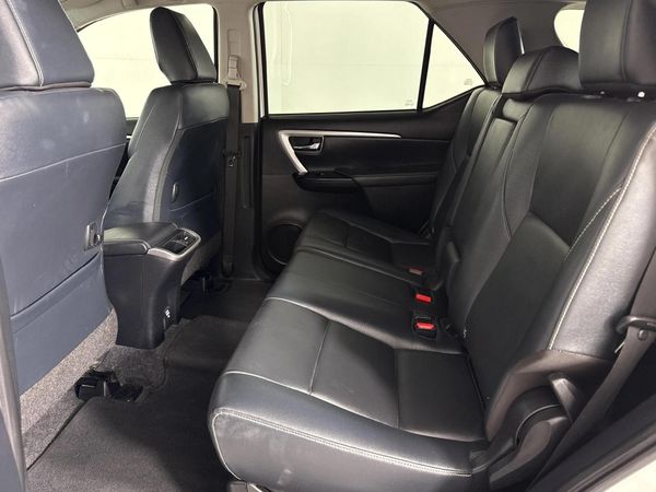 2021-Toyota-Fortuner-28-GD-6-VX-Auto image:3