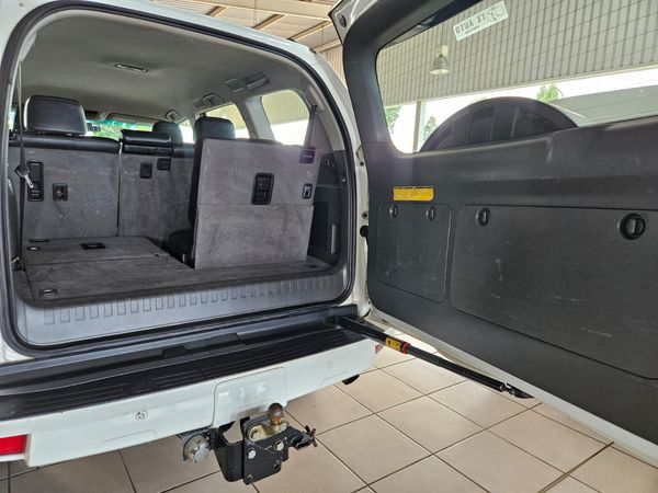 2011-Toyota-Land-Cruiser-Prado-40-V6-TX-Auto image:4