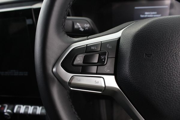 2025-Volkswagen-Amarok-20-TDI-125kW-Life-Auto-Double-Cab image:4