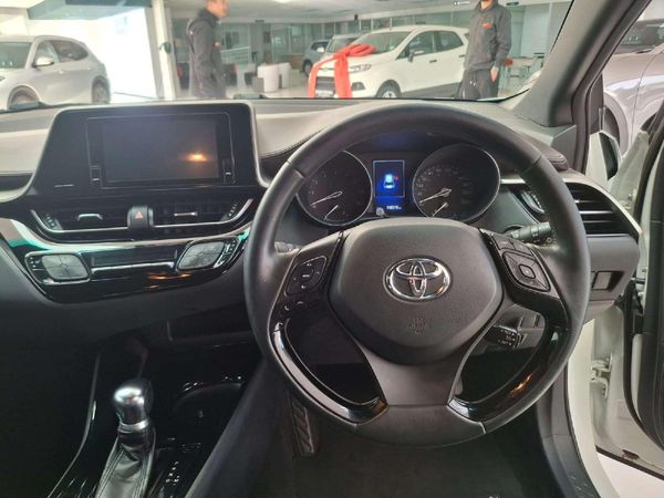 2018-Toyota-C-HR-12T-Luxury-Auto image:14