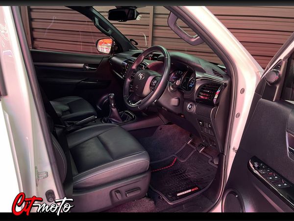 2022-Toyota-Hilux-28-GD-6-Raised-Body-Legend-4x4-Double-Cab image:9