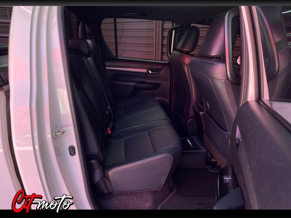 2022-Toyota-Hilux-28-GD-6-Raised-Body-Legend-4x4-Double-Cab image:8