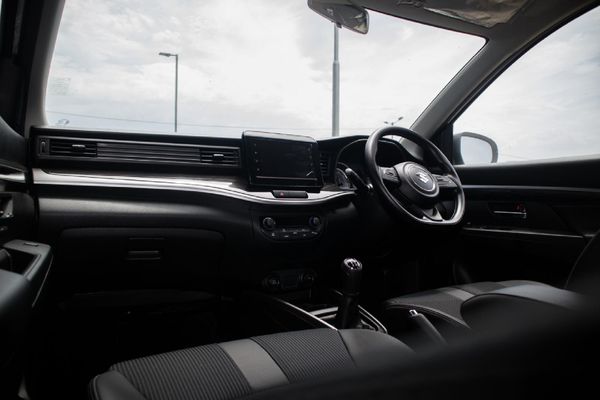 2025-Suzuki-XL6-15-GL-Auto image:2