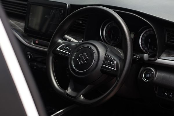 2025-Suzuki-XL6-15-GL-Auto image:3
