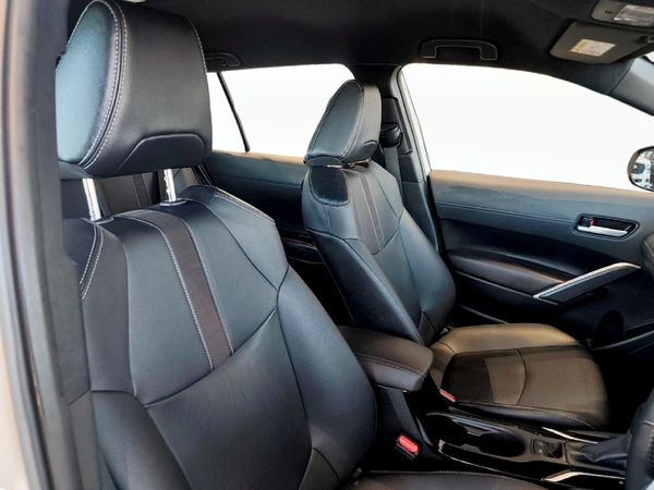 2025-Toyota-Corolla-Cross-18-XS-Hybrid image:9