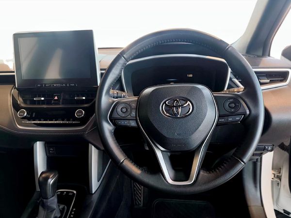 2025-Toyota-Corolla-Cross-18-XS-Hybrid image:13