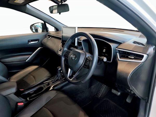 2025-Toyota-Corolla-Cross-18-XS-Hybrid image:8