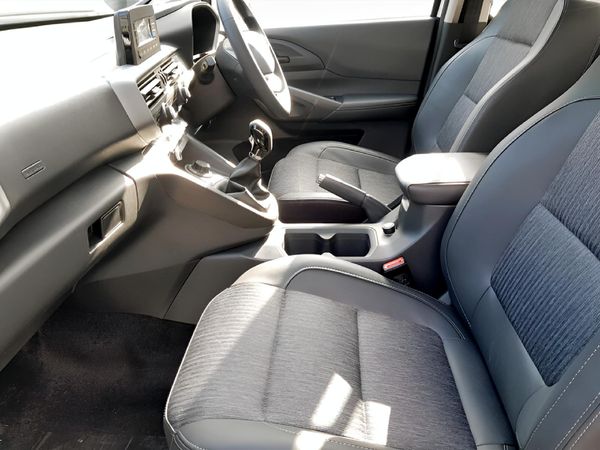 2026-Peugeot-Landtrek-19D-Active-Double-Cab-4x4 image:7