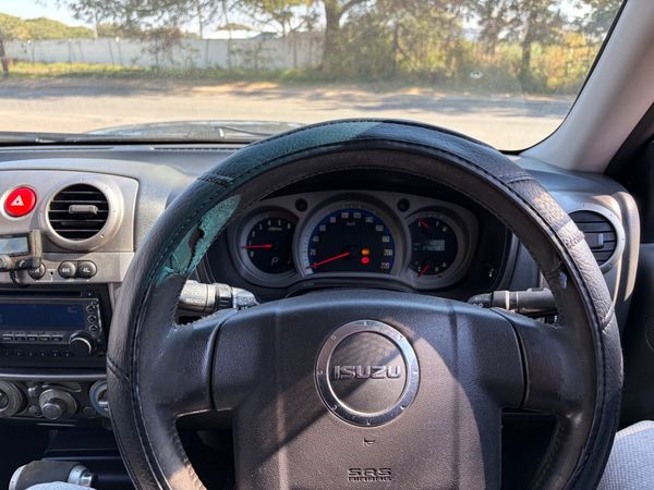 2008-Isuzu-KB-300D-Teq-Double-Cab-4x4-LX-Auto image:9