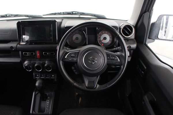 2022-Suzuki-Jimny-15-GLX-Auto image:5
