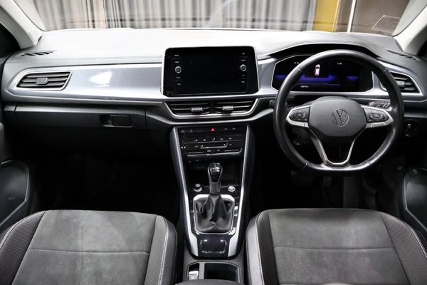 2024-Volkswagen-T-Roc-14-TSI-Design-Auto image:6