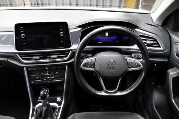 2024-Volkswagen-T-Roc-14-TSI-Design-Auto image:7