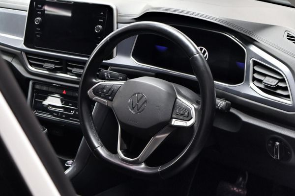 2024-Volkswagen-T-Roc-14-TSI-Design-Auto image:8