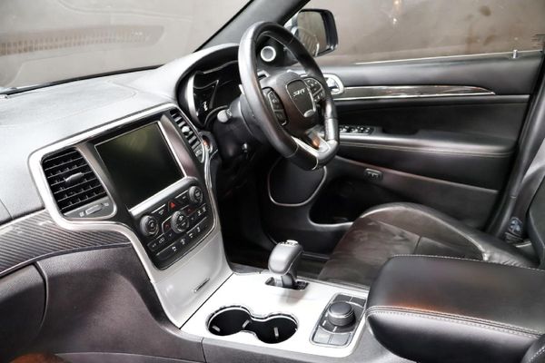 2015-Jeep-Grand-Cherokee-64-SRT image:13