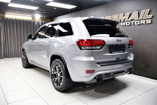 2015-Jeep-Grand-Cherokee-64-SRT image:5