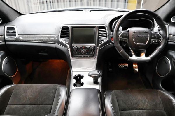 2015-Jeep-Grand-Cherokee-64-SRT image:8