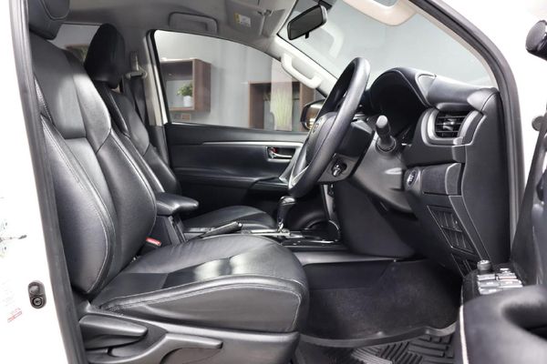 2022-Toyota-Fortuner-24-GD-6-4x4-Auto image:13