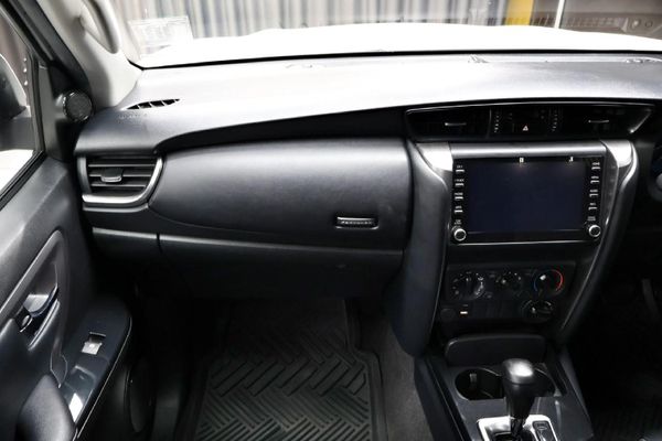2022-Toyota-Fortuner-24-GD-6-4x4-Auto image:14