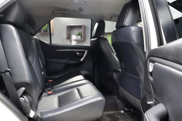 2022-Toyota-Fortuner-24-GD-6-4x4-Auto image:19