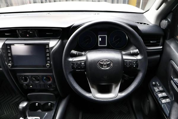 2022-Toyota-Fortuner-24-GD-6-4x4-Auto image:8