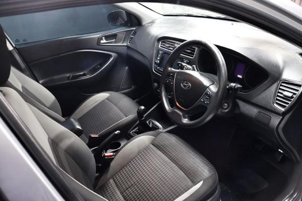 2020-Hyundai-i20-12-Fluid image:9