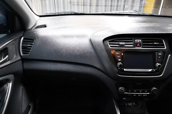2020-Hyundai-i20-12-Fluid image:13