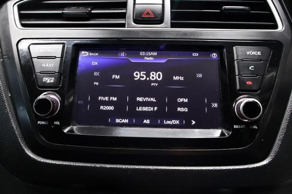 2020-Hyundai-i20-12-Fluid image:14