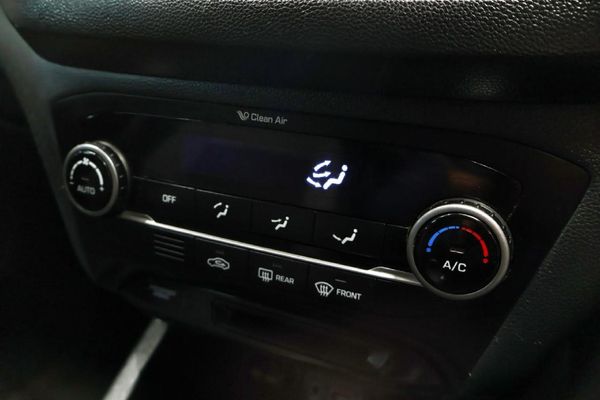 2020-Hyundai-i20-12-Fluid image:16