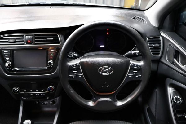 2020-Hyundai-i20-12-Fluid image:6