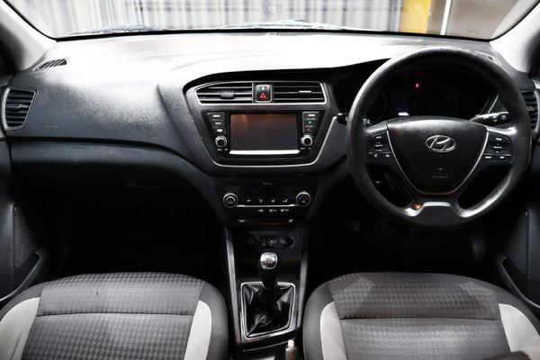 2020-Hyundai-i20-12-Fluid image:7