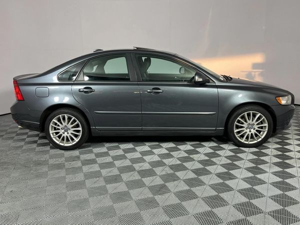 2009-Volvo-S40-T5-Auto image:18