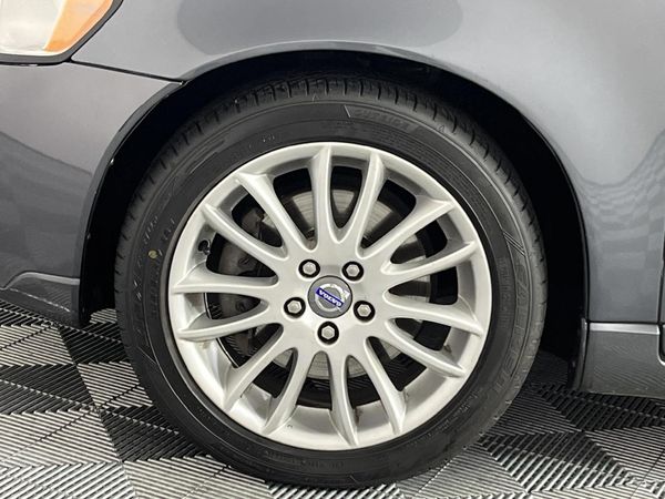 2009-Volvo-S40-T5-Auto image:4