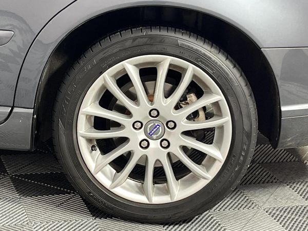 2009-Volvo-S40-T5-Auto image:6