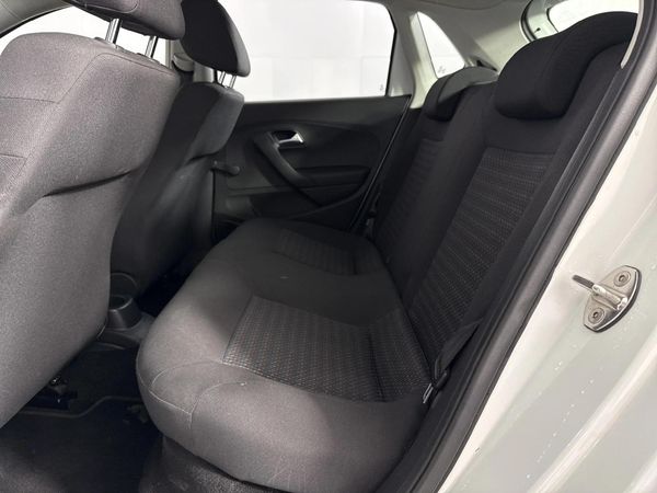 2019-Volkswagen-Polo-Vivo-14-Trendline-5-dr image:3