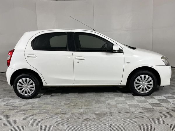 2014-Toyota-Etios-15-Xi-5-dr image:15